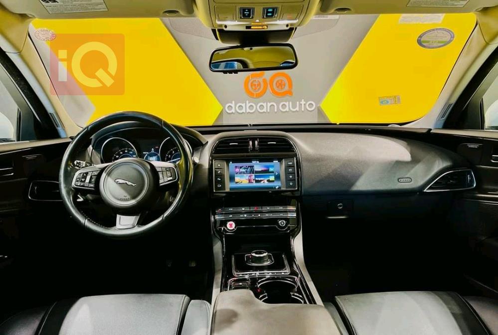 جاگوار XE